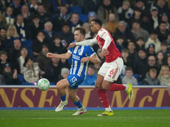 Brighton and Hove Albion v Arsenal, Premier League, Football, Amex Stadium, Brighton, UK - 04 Mar 2026 Jack Hinshelwood of Brighton and Gabriel of Arsenal. Brighton Amex Stadium Brighton UK, UK NEWSPAPERS OUT Copyright: xSeanxRyanx