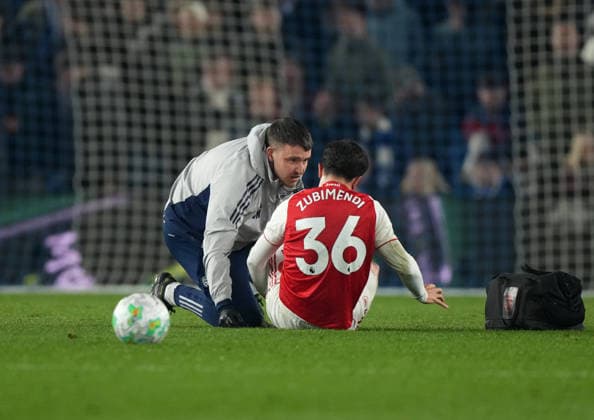Brighton and Hove Albion v Arsenal, Premier League, Football, Amex Stadium, Brighton, UK - 04 Mar 2026 Martin Zubimendi of Arsenal receives injury treatment. Brighton Amex Stadium Brighton UK, UK NEWSPAPERS OUT Copyright: xSeanxRyanx