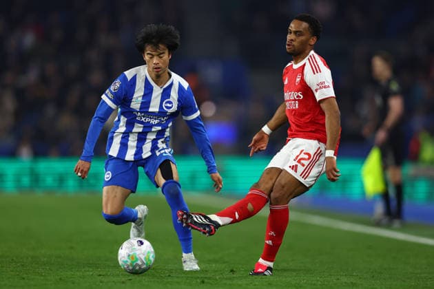 Brighton and Hove, England, 4th March 2026. Jurrien Timber of Arsenal plays the ball ahead of Kaoru Mitoma of Brighton and Hove Albion during the Brighton and Hove Albion vs Arsenal Premier League match at the AMEX Stadium, Brighton and Hove. Picture credit should read: Paul Terry Sportimage EDITORIAL USE ONLY. No use with unauthorised audio, video, data, fixture lists, club league logos or live services. Online in-match use limited to 120 images, no video emulation. No use in betting, games or single club league player publications. SPI_018_PT_Brighton_Arsenal SPI-4579-0018