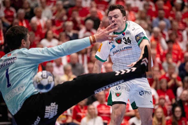 DENMARK CL Men s Handball: Aalborg Handball - Füchse Berlin Füchse Berlin s Hakun Teigum in action with Aalborg s goalkeeper Niklas Landin during the Champions League men s handball match between Aalborg Handball and Füchse Berlin at Gigantium in Aalborg on Wednesday, March 4, 2026. (Photo: Bo Amstrup Ritzau Scanpix) , Aalborg Denmark Mors Copyright: BoxAmrstrupx xRitzauxScanpix BoxAmstrupx spdk20260304-211052-L