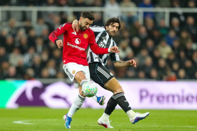 Newcastle United v Manchester United, ManU Premier League Sandro Tonali Of Newcastle United battles with Bruno Fernandes Of Manchester United during the Newcastle United v Manchester United Premier League match at St. James Park, Newcastle Upon Tyne, England on 4 March 2026 Credit: Lee Keuneke Every Second Media Editorial use only. All images are copyright Every Second Media Limited. No images may be reproduced without prior permission. All rights reserved. Premier League and Football League images are subject to licensing agreements with Football DataCo Limited. see https: www.football-dataco.com Copyright: xIMAGO EveryxSecondxMediax ESM-1838-0036 LeexKeunekex xEveryxSecondxMediax