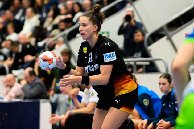 Handball, Frauen: EM-Qualifikation, Slowenien - Deutschland, 2. Runde, Gruppe 3, 3. Spieltag Emily Vogel (Deutschland) Celje Slowenien