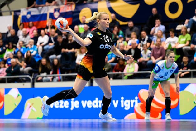 Handball, Frauen: EM-Qualifikation, Slowenien - Deutschland, 2. Runde, Gruppe 3, 3. Spieltag Antje Döll Doell (Deutschland) beim Siebenmeter Celje Slowenien