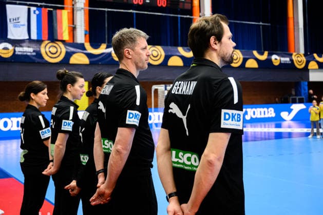 Handball, Frauen: EM-Qualifikation, Slowenien - Deutschland, 2. Runde, Gruppe 3, 3. Spieltag Trainer Markus Gaugisch (Deutschland), Co-Trainer Frederick Griesbach (Deutschland) Celje Slowenien
