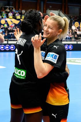 Handball, Frauen: EM-Qualifikation, Slowenien - Deutschland, 2. Runde, Gruppe 3, 3. Spieltag Farrelle Njinkeu (Deutschland), Antje Döll Doell (Deutschland) Celje Slowenien