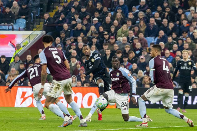 Aston Villa v Chelsea, Premier League Chelsea defender Jorrel Hato (21) shoots at goal during the Premier League match between Aston Villa and Chelsea at Villa Park, Birmingham, UK on 4 March 2026. Birmingham Villa Park West Midlands UK Editorial use only DataCo restrictions apply See www.football-dataco.com , Copyright: xManjitxNarotrax PSI-23838-0052