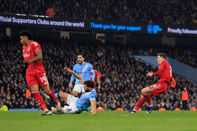 Manchester City v Nottingham Forest, Premier League Elliot Anderson (8) of Nottingham Forest scores to make it 2-2 during the Premier League match between Manchester City and Nottingham Forest at the Etihad Stadium, Manchester, UK on 4 March 2026. Manchester Etihad Stadium Manchester UK Editorial use only DataCo restrictions apply See www.football-dataco.com , Copyright: xConorxMolloyx PSI-23834-0041
