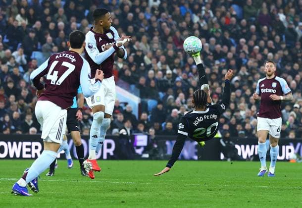 Joao Pedro of Chelsea overhead kick Aston Villa v Chelsea, Premier League, Football, Villa Park, Birmingham, UK - 04 Mar 2026Birmingham Villa Park United Kingdom EDITORIAL USE ONLY No use with unauthorised audio, video, data, fixture lists, club league logos or live services. Online in-match use limited to 120 images, no video emulation. No use in betting, games or single club league player publications. Copyright: xMattxWest Shutterstockx 16720016an