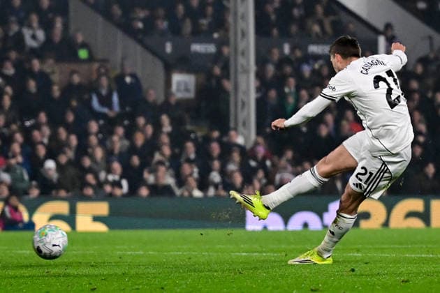 Fulham v West Ham United, Premier League Fulham defender Timothy Castagne (21) takes a shot at goal during the Premier League match between Fulham and West Ham United at Craven Cottage, London, UK on 4 March 2026. London Craven Cottage Greater London UK Editorial use only DataCo restrictions apply See www.football-dataco.com , Copyright: xDennisxGoodwinx PSI-23837-0055