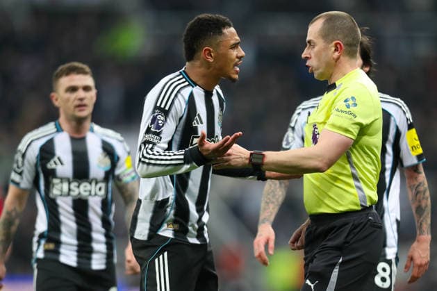 Newcastle United v Manchester United, ManU Premier League Jacob Ramsey Of Newcastle United dejected after being shown a red card by Referee Peter Bankes during the Newcastle United v Manchester United Premier League match at St. James Park, Newcastle Upon Tyne, England on 4 March 2026 Credit: Lee Keuneke Every Second Media Editorial use only. All images are copyright Every Second Media Limited. No images may be reproduced without prior permission. All rights reserved. Premier League and Football League images are subject to licensing agreements with Football DataCo Limited. see https: www.football-dataco.com Copyright: xIMAGO EveryxSecondxMediax ESM-1838-0059 LeexKeunekex xEveryxSecondxMediax
