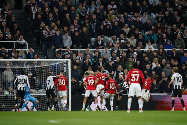 Newcastle United v Manchester United, ManU Premier League Casemiro of Manchester United scores his sides first goal of the match 1-1 during the Premier League match between Newcastle United and Manchester United at St. James s Park, Newcastle, UK on 4 March 2026. Newcastle St. James s Park Tyne and Wear UK Editorial use only DataCo restrictions apply See www.football-dataco.com , Copyright: xCraigxCowanx PSI-23835-0070