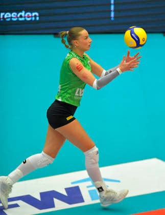 04.03.2026, Münsters Elena Kömmling am Ball, Volleyball, Bundesliga, Dresdner SC - USC Münster, (c) Dresden