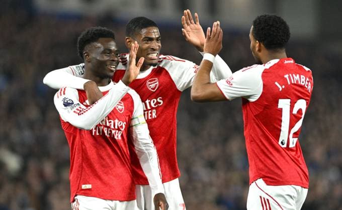 Bukayo Saka of Arsenal on the left celebrates scoring the only goal of the game during the Premier League match between Brighton and Hove Albion and Arsenal at the American Express Stadium , Brighton , UK - 4th March 2026 Brighton & Hove Albion vs Arsenal Premier League Football, Amex Stadium, Sussex, United Kingdom - 04 Mar 2026Brighton Amex Stadium Sussex United Kingdom Editorial use only. No merchandising. For Football images FA and Premier League restrictions apply inc. no internet mobile usage without FAPL license - for details contact Football Dataco  Copyright: xSimonxDack TPI Shutterstockx 16724173ak