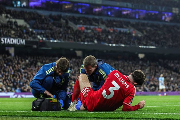 Manchester City v Nottingham Forest - Premier League Neco Williams of Nottingham Forest receives treatment for an injury during the Premier League match between Manchester City and Nottingham Forest at Etihad Stadium in Manchester, United Kingdom, on March 4, 2026. Manchester Greater Manchester United, ManU Kingdom  Copyright: xNewsxImagesx originalFilename:cosgrove-premierl260304_npWXF.jpg