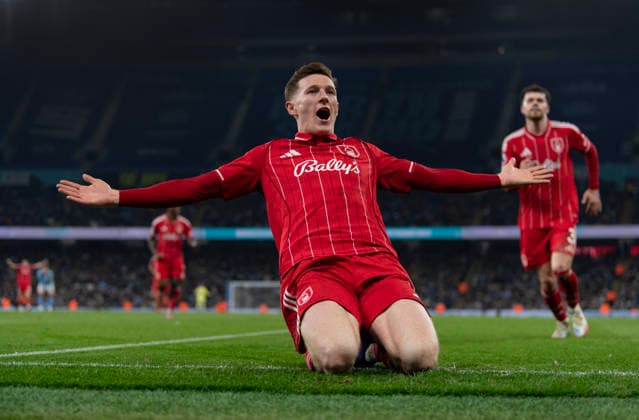 Manchester City v Nottingham Forest - Premier League MANCHESTER, ENGLAND - MARCH 4: Elliot Anderson of Nottingham Forest celebrates scoring the second goal during the Premier League match between Manchester City and Nottingham Forest at Etihad Stadium on March 4, 2026 in Manchester, England. Elliot Anderson Manchester Etihad Stadium England United Kingdom Copyright: xVisionhausx 776340641