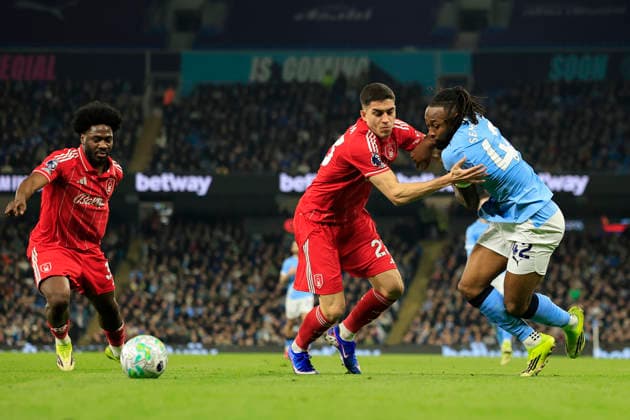 Manchester City v Nottingham Forest, Premier League Antione Semenyo (42) of Manchester City is held back by Jair Cunha (23) of Nottingham Forest during the Premier League match between Manchester City and Nottingham Forest at the Etihad Stadium, Manchester, UK on 4 March 2026. Manchester Etihad Stadium Manchester UK Editorial use only DataCo restrictions apply See www.football-dataco.com , Copyright: xConorxMolloyx PSI-23834-0111