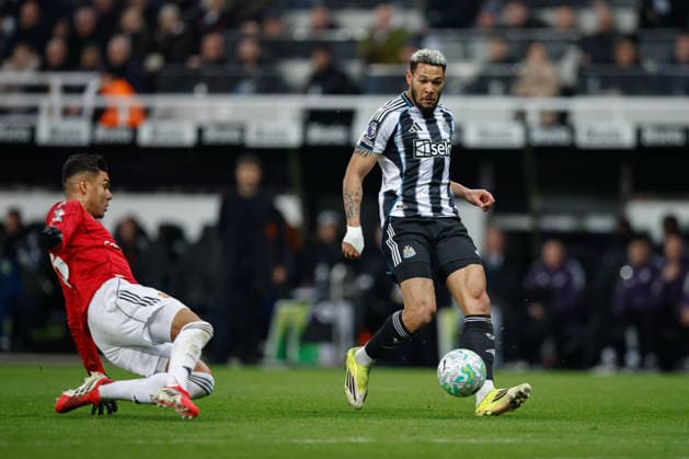 Newcastle United v Manchester United, ManU Premier League Casemiro of Manchester United challenges Joelinton of Newcastle United during the Premier League match between Newcastle United and Manchester United at St. James s Park, Newcastle, UK on 4 March 2026. Newcastle St. James s Park Tyne and Wear UK Editorial use only DataCo restrictions apply See www.football-dataco.com , Copyright: xCraigxCowanx PSI-23835-0157