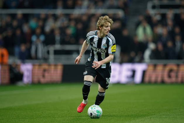 Newcastle United v Manchester United, ManU Premier League Anthony Gordon of Newcastle United runs at goal during the Premier League match between Newcastle United and Manchester United at St. James s Park, Newcastle, UK on 4 March 2026. Newcastle St. James s Park Tyne and Wear UK Editorial use only DataCo restrictions apply See www.football-dataco.com , Copyright: xCraigxCowanx PSI-23835-0162