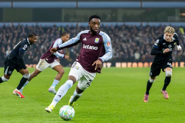 Aston Villa v Chelsea, Premier League Aston Villa defender Lamare Bogarde (26) runs forward during the Premier League match between Aston Villa and Chelsea at Villa Park, Birmingham, UK on 4 March 2026. Birmingham Villa Park West Midlands UK Editorial use only DataCo restrictions apply See www.football-dataco.com , Copyright: xManjitxNarotrax PSI-23838-0149
