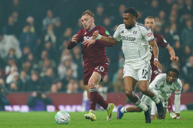 Fulham v West Ham United, Premier League Jarrod Bowen of West Ham United under pressure from Alex Iwobi of Fulham during the Fulham v West Ham United Premier League match at Craven Cottage, London, England on 3 March 2026 Credit: Dylan Hepworth Every Second Media Editorial use only. All images are copyright Every Second Media Limited. No images may be reproduced without prior permission. All rights reserved. Premier League and Football League images are subject to licensing agreements with Football DataCo Limited. see https: www.football-dataco.com Copyright: xIMAGO EveryxSecondxMediax ESM-1839-0125 DylanxHepworthx xEveryxSecondxMediax