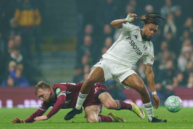 Fulham v West Ham United, Premier League Jarrod Bowen of West Ham United and Alex Iwobi of Fulham battling for the ball during the Fulham v West Ham United Premier League match at Craven Cottage, London, England on 3 March 2026 Credit: Dylan Hepworth Every Second Media Editorial use only. All images are copyright Every Second Media Limited. No images may be reproduced without prior permission. All rights reserved. Premier League and Football League images are subject to licensing agreements with Football DataCo Limited. see https: www.football-dataco.com Copyright: xIMAGO EveryxSecondxMediax ESM-1839-0126 DylanxHepworthx xEveryxSecondxMediax