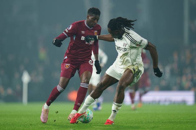 Fulham v West Ham United, Premier League Mohamadou KantÃ of West Ham United under pressure from Calvin Bassey of Fulham during the Fulham v West Ham United Premier League match at Craven Cottage, London, England on 3 March 2026 Credit: Dylan Hepworth Every Second Media Editorial use only. All images are copyright Every Second Media Limited. No images may be reproduced without prior permission. All rights reserved. Premier League and Football League images are subject to licensing agreements with Football DataCo Limited. see https: www.football-dataco.com Copyright: xIMAGO EveryxSecondxMediax ESM-1839-0131 DylanxHepworthx xEveryxSecondxMediax