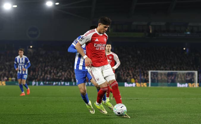 Premier League - Brighton & Hove Albion FC v Arsenal FC BRIGHTON, ENGLAND, MARCH 4: Piero Hincapie of Arsenal during the match between Brighton & Hove Albion FC and Arsenal FC in the Premier League at the AMEX Community Stadium in Brighton, England, on March 4. (Photo by Daniel Weir) Brighton AMEX Community Stadium England Copyright: xDanielxWeir CrystalxPixx Sportspressphoto_SPR102138