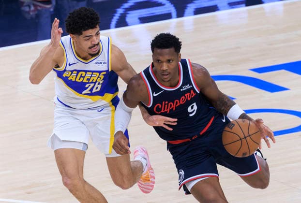 March 4, 2026, Inglewood, California, USA: Bennedict Mathurin 9 of the Los Angeles Clippers drives past Ben Sheppard 26 of the Indiana Pacers during their regular season NBA, Basketball Herren, USA game on Wednesday March 4, 2026 at Intuit Dome in Inglewood, California. Clippers defeat Pacers, 130-107. ARIANA RUIZ PI Inglewood USA - ZUMAp124 20260304_zaa_p124_071 Copyright: xArianaxRuizx