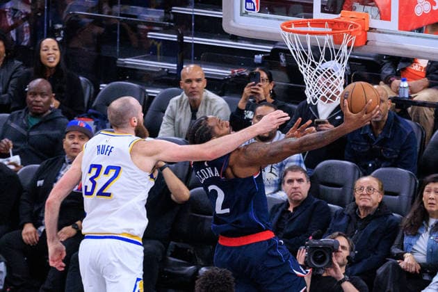 March 4, 2026, Inglewood, California, USA: Kawhi Leonard 2 of the Los Angeles Clippers is fouled by Jay Huff 32 of the Indiana Pacers during a 2026 NBA, Basketball Herren, USA regular season game on Wednesday March 4, 2026 at Intuit Dome Arena in Inglewood, California. JAVIER ROJAS PI Clippers Vs. Pacers  - ZUMAp124 20260304_zaa_p124_062 Copyright: xJavierxRojasx