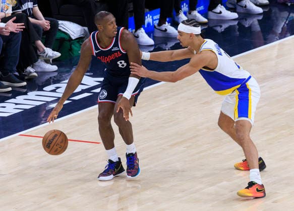 March 4, 2026, Inglewood, California, USA: Andrew Nembhard 2 of the Indiana Pacers guards Kris Dunn 8 of the Los Angeles Clippers during their regular season NBA, Basketball Herren, USA game on Wednesday March 4, 2026 at Intuit Dome in Inglewood, California. Clippers defeat Pacers, 130-107. ARIANA RUIZ PI Clippers Vs. Pacers  - ZUMAp124 20260304_zaa_p124_079 Copyright: xArianaxRuizx
