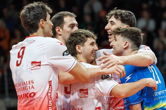 04.03.26, Berlin, Volleyball, CEV Cup Viertelfinale, BR Volleys vs. Volley Piacenza. Die Mannschaft von Piacenza freut sich ueber den Sieg. CEV Cup Viertelfinale, BR Volleys vs. Volley Piacenza.