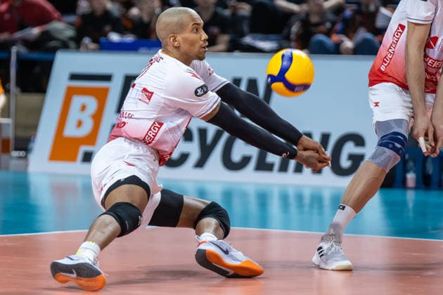 04.03.26, Berlin, Volleyball, CEV Cup Viertelfinale, BR Volleys vs. Volley Piacenza. Jose Miguel Gutierrez Suarez nimmt den Ball an. CEV Cup Viertelfinale, BR Volleys vs. Volley Piacenza.