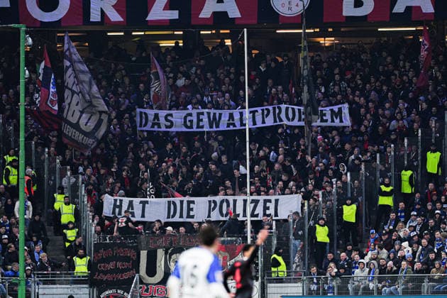 Banner Fans Ultras Bayer 04 Leverkusen gegen Polizeigewalt GER, Hamburger SV vs. Bayer 04 Leverkusen, Fussball, 1. Bundesliga, Spieltag 17, Saison 2025 2026, 04.03.2026 DFL REGULATIONS PROHIBIT ANY USE OF PHOTOGRAPHS AS IMAGE SEQUENCES AND OR QUASI-VIDEO GER, Hamburger SV vs. Bayer 04 Leverkusen, Fussball, 1. Bundesliga, Spieltag 17, Saison 2025 2026, 04.03.2026 Hamburg *** Banner Fans Ultras Bayer 04 Leverkusen against police violence GER, Hamburger SV vs Bayer 04 Leverkusen, Football, 1 Bundesliga, Matchday 17, Season 2025 2026, 04 03 2026 DFL REGULATIONS PROHIBIT ANY USE OF PHOTOGRAPHS AS IMAGE SEQUENCES AND OR QUASI VIDEO GER, Hamburger SV vs Bayer 04 Leverkusen, Football, 1 Bundesliga, Matchday 17, Season 2025 2026, 04 03 2026 Hamburg Copyright: xEibner-Pressefoto MarcelxvonxFehrnx EP_MFN