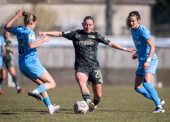 Fußball, Frauen, Testspiel, Saison 2025 2026, FC Viktoria 1889 Berlin - 1. FC Union Berlin, v. l. Henrike Sahlmann (Viktoria), Leonie Köster (1. FC Union), Laura Casanovas (Viktoria), 05.03.2026, Copyright: xSebastianxRäppold MatthiasxKochx