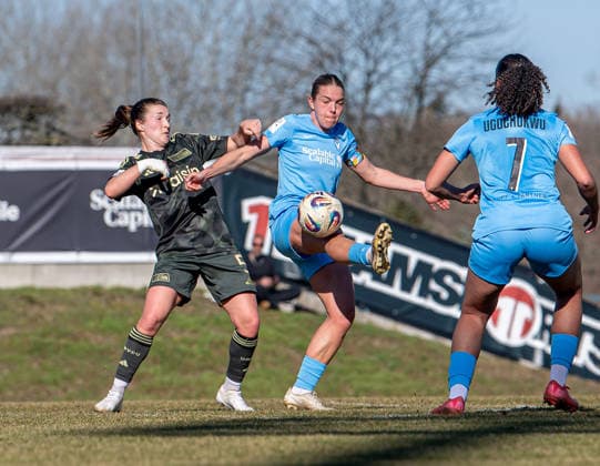 Fußball, Frauen, Testspiel, Saison 2025 2026, FC Viktoria 1889 Berlin - 1. FC Union Berlin, v. l. Katja Orschmann (1. FC Union), Nina Ehegötz (Viktoria), Melissa Ugochukwu (Viktoria), 05.03.2026, Copyright: xSebastianxRäppold MatthiasxKochx