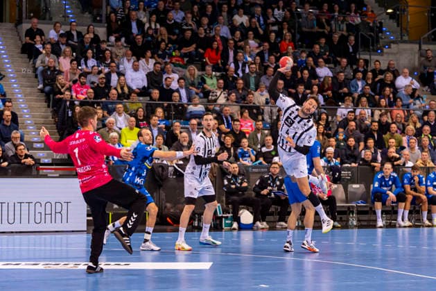 DAIKIN Handball Bundesliga: TVB Stuttgart vs. THW Kiel; 05.03.2026 Stuttgart, GERMANY - 05. März 2026: Domagoj Duvnjak (THW Kiel, 4) beim Torschuss gegen Mateusz Kornecki (TVB Stuttgart, 1) während dem Match zwischen dem TVB Stuttgart und dem THW Kiel am 24. Spieltag der Daikin Handball Bundesliga in der Porsche-Arena. Copyright: xBEAUTIFULxSPORTS Steinx
