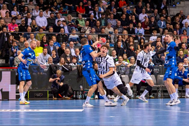 DAIKIN Handball Bundesliga: TVB Stuttgart vs. THW Kiel; 05.03.2026 Stuttgart, GERMANY - 05. März 2026: Zweikampf am Kreis zwischen Marco Megon (TVB Stuttgart, 30) und Rasmus Ankermann (THW Kiel, 22) während dem Match zwischen dem TVB Stuttgart und dem THW Kiel am 24. Spieltag der Daikin Handball Bundesliga in der Porsche-Arena. Copyright: xBEAUTIFULxSPORTS Steinx