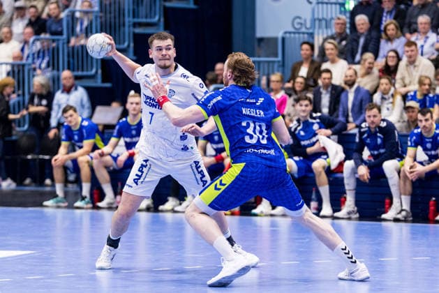 DAIKIN Handball-Bundesliga VfL Gummersbach - TBV Lemgo Lippe; 05.03.2026 Jan Mudrow (TBV Lemgo Lippe, 7) am Ball, Tom Kiesler (VfL Gummersbach, 30) DAIKIN Handball-Bundesliga VfL Gummersbach - TBV Lemgo Lippe; Gummersbach, Schwalbe arena am 05.03.2026 Copyright: xBEAUTIFULxSPORTS Wunderlx