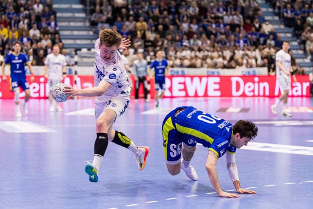 DAIKIN Handball-Bundesliga VfL Gummersbach - TBV Lemgo Lippe; 05.03.2026 Jarnes Faust (TBV Lemgo Lippe, 35) am Ball, Ludvig Hallbäck (VfL Gummersbach, 20) DAIKIN Handball-Bundesliga VfL Gummersbach - TBV Lemgo Lippe; Gummersbach, Schwalbe arena am 05.03.2026 Copyright: xBEAUTIFULxSPORTS Wunderlx