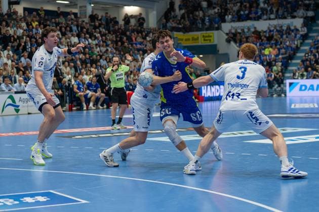 Julian Koester, Rueckraum, (VfL Gummersbach 7), Nicolai Theilinger, Rueckraum (TBV Lemgo Lippe 3), VfL Gummersbach vs. TBV Lemgo Lippe, Daikin Handball Bundesliga, Herren , 24. Spieltag, 05.03.2026 Gummersbach NRW Deutschland