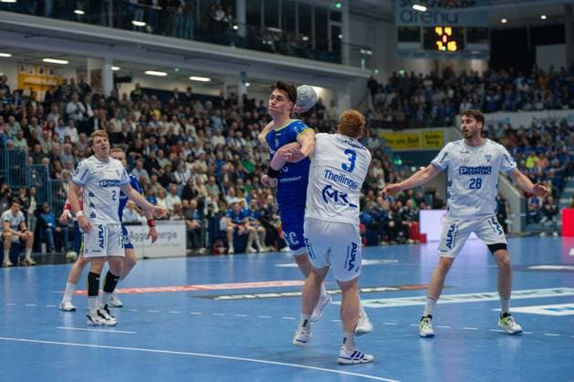 Miro Schluroff, Rueckraum, (VfL Gummersbach 15), Nicolai Theilinger, Rueckraum (TBV Lemgo Lippe 3), Hendrik Wagner, Rueckraum (TBV Lemgo Lippe 28), VfL Gummersbach vs. TBV Lemgo Lippe, Daikin Handball Bundesliga, Herren , 24. Spieltag, 05.03.2026 Gummersbach NRW Deutschland