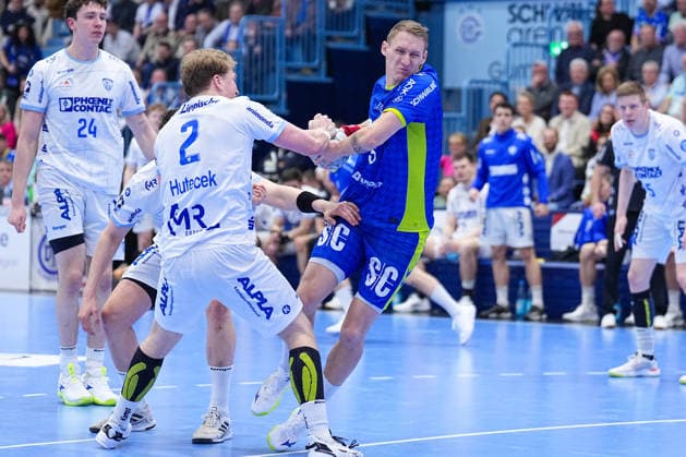 05.03.2026, xydrx, Handball, 1.HBL, VfL Gummersbach - TBV Lemgo Lippe, Schwalbe-Arena: Lukas Hutecek (TBV Lemgo Lippe 2) im Zweikampf gegen Tilen Kodrin (VfL Gummersbach 5) Photo: xYannisxDreimannxPressefotoKochx Nordrhein-Westfahlen Deutschland