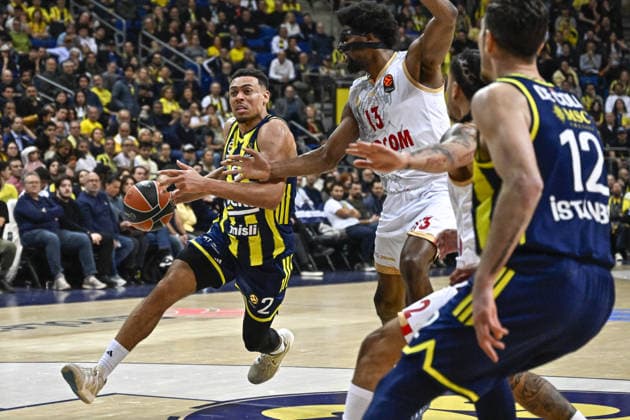 Fenerbahce Beko v AS Monaco Basket - EuroLeague ISTANBUL, TURKIYE - MARCH 5: Wade Baldwin (2) of Fenerbahce Beko in action against Kevarrius Hayes (13) of AS Monaco Basket during the EuroLeague week 30 match between Fenerbahce Beko and AS Monaco Basket in Istanbul, Turkiye, on March 5, 2026. Muhammed Enes Yildirim Anadolu Istanbul Turkey. Editorial use only. Please get in touch for any other usage.  Copyright: x2026xAnadoluxMuhammedxEnesxYildirimx