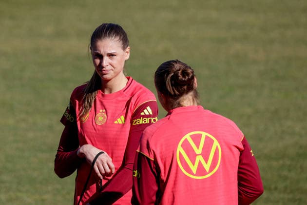 05.03.2026, xgrfx, Fussball Training , Deutsche Frauennationalmannschaft v.l. Jule Brand, Carlotta Wamser (Deutsche Frauennationalmannschaft) (DFL DFB REGULATIONS PROHIBIT ANY USE OF PHOTOGRAPHS as IMAGE SEQUENCES and or QUASI-VIDEO) Dresden