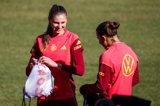 05.03.2026, xgrfx, Fussball Training , Deutsche Frauennationalmannschaft v.l. Jule Brand, Carlotta Wamser (Deutsche Frauennationalmannschaft) (DFL DFB REGULATIONS PROHIBIT ANY USE OF PHOTOGRAPHS as IMAGE SEQUENCES and or QUASI-VIDEO) Dresden