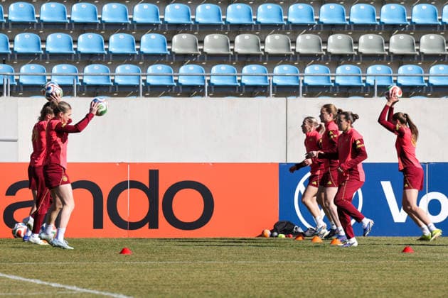 05.03.2026, xgrfx, Fussball Training , Deutsche Frauennationalmannschaft v.l. Rebecca Knaak, Elisa Senß, Sjoeke Nüsken, Carlotta Wamser, Jule Brand (Deutsche Frauennationalmannschaft) (DFL DFB REGULATIONS PROHIBIT ANY USE OF PHOTOGRAPHS as IMAGE SEQUENCES and or QUASI-VIDEO) Dresden