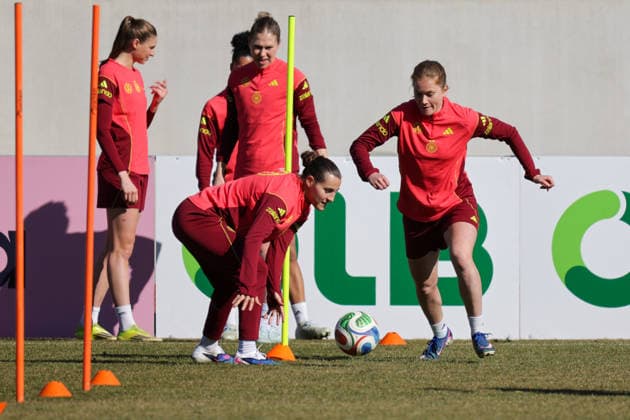 05.03.2026, xgrfx, Fussball Training , Deutsche Frauennationalmannschaft v.l. Carlotta Wamser, Sjoeke Nüsken (Deutsche Frauennationalmannschaft) (DFL DFB REGULATIONS PROHIBIT ANY USE OF PHOTOGRAPHS as IMAGE SEQUENCES and or QUASI-VIDEO) Dresden