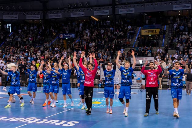 DAIKIN Handball Bundesliga: TVB Stuttgart vs. THW Kiel; 05.03.2026 Stuttgart, GERMANY - 05. März 2026: Die Mannschaft des TVB beim Sieg feiern nach dem Match zwischen dem TVB Stuttgart und dem THW Kiel am 24. Spieltag der Daikin Handball Bundesliga in der Porsche-Arena. Copyright: xBEAUTIFULxSPORTS Steinx