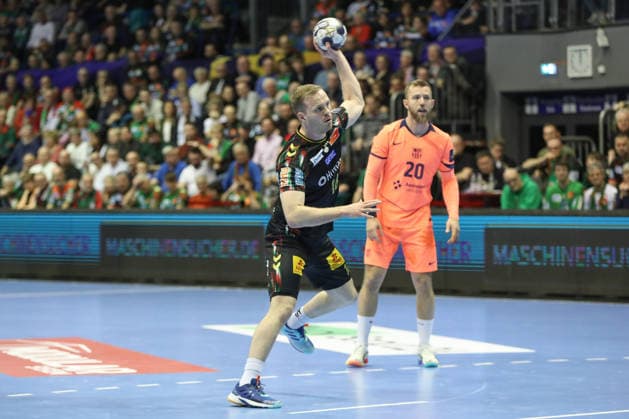 05.03.2026, xgox, Handball - EHF Champions League SC Magdeburg - FC Barcelona, Barca v.l. Omar Ingi Magnusson (Magdeburg, 14) beim Siebenmeter Magdeburg