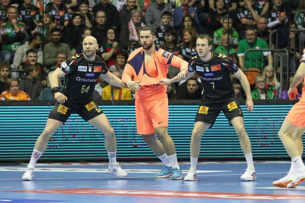 05.03.2026, xgox, Handball - EHF Champions League SC Magdeburg - FC Barcelona, Barca v.l. Oscar Bergendahl (Magdeburg, 54), Luis Frade (Barcelona, 82), Felix Claar (Magdeburg, 7) Zweikampf, Duell, Kampf, tackle Magdeburg